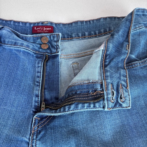 Levi's 526 Slender Bootcut Jeans Womens 16 Medium Wash Blue Pockets Comfy - Picture 5 of 10